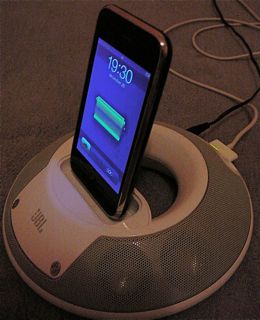 JBL on Stage II iPhone 3G charging